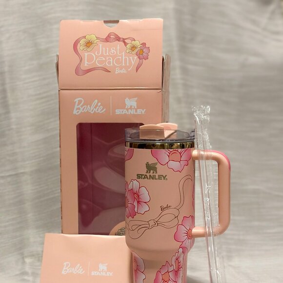 The Stanley x Barbie Quencher | 40 OZ – 80s Peaches ’N Cream - Picture 3 of 3